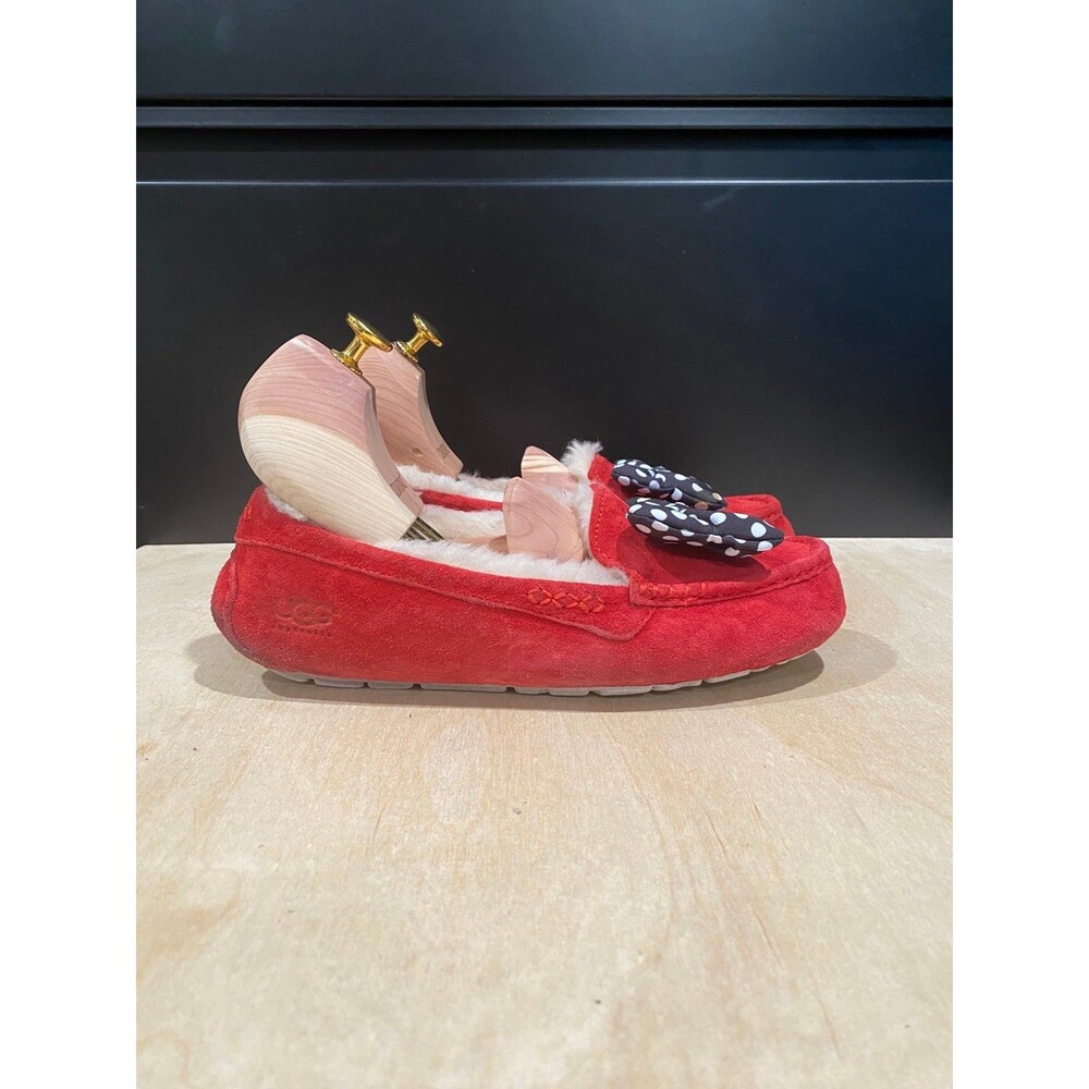 Rare Ugg Disney Minnie Slipper